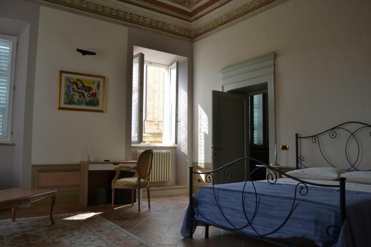 ホテル Palazzo Roberti Monte San Giusto エクステリア 写真