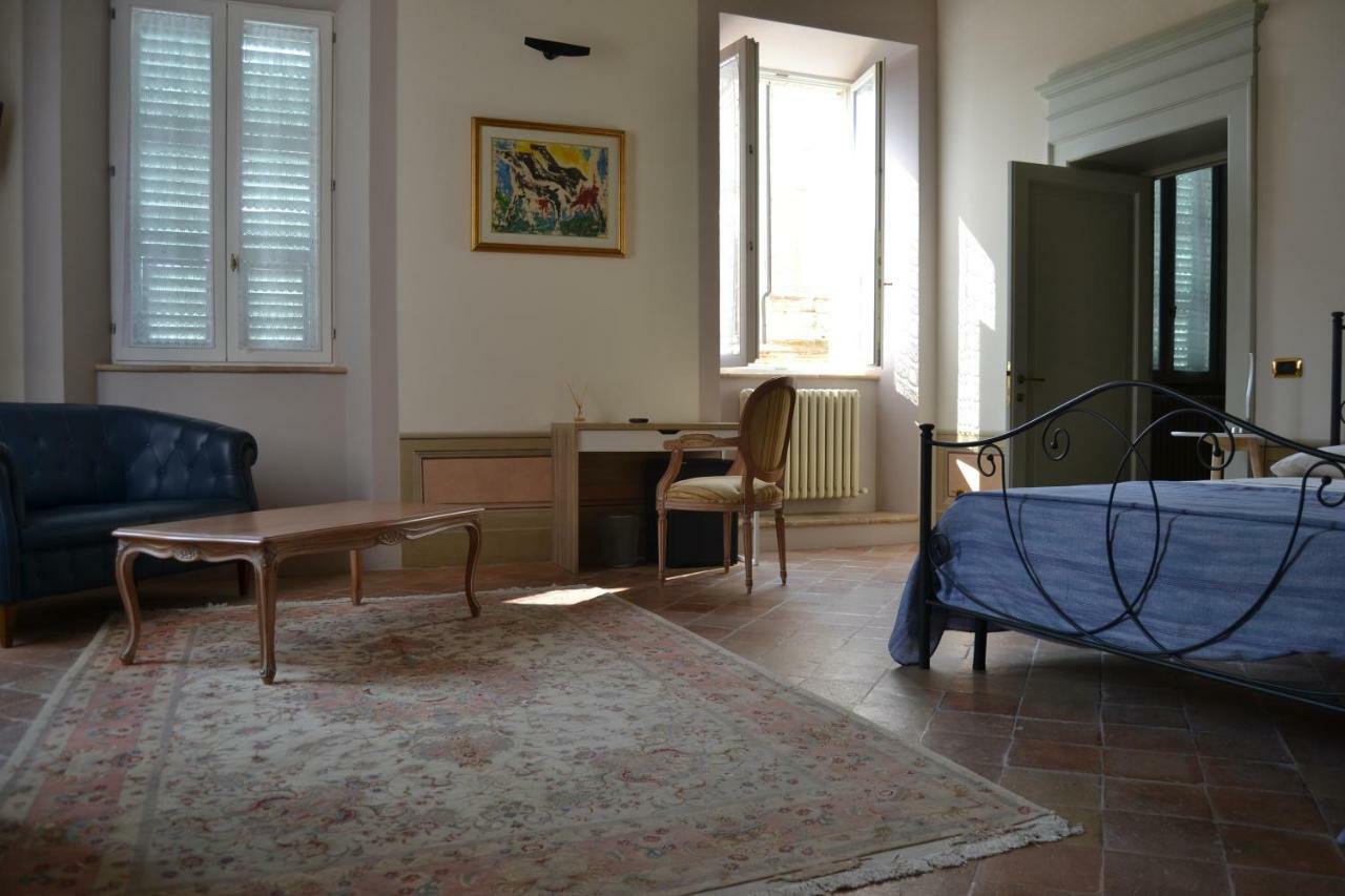 ホテル Palazzo Roberti Monte San Giusto エクステリア 写真