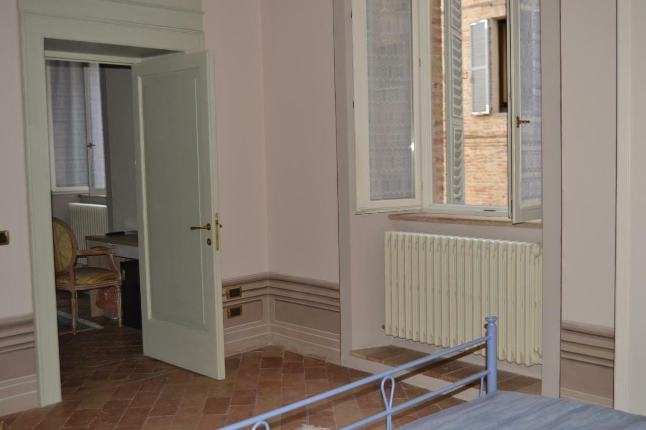 ホテル Palazzo Roberti Monte San Giusto エクステリア 写真