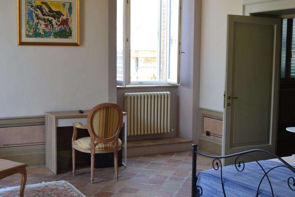 ホテル Palazzo Roberti Monte San Giusto 部屋 写真